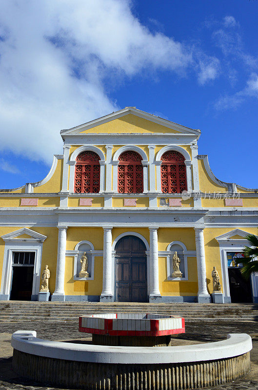 圣彼得和圣保罗教堂，大教堂- farade和喷泉，角-à-Pitre，瓜德罗普岛